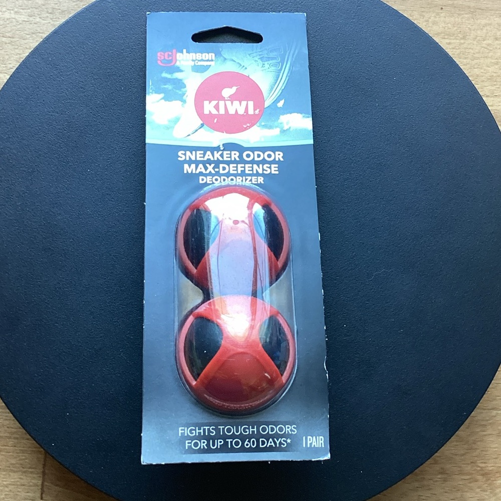Kiwi Sneaker Odor Max-Defense Deodorizer Red and Black